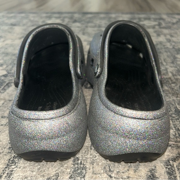 CROCS Silver platform Glitter Clogs NWOB - Picture 4 of 8